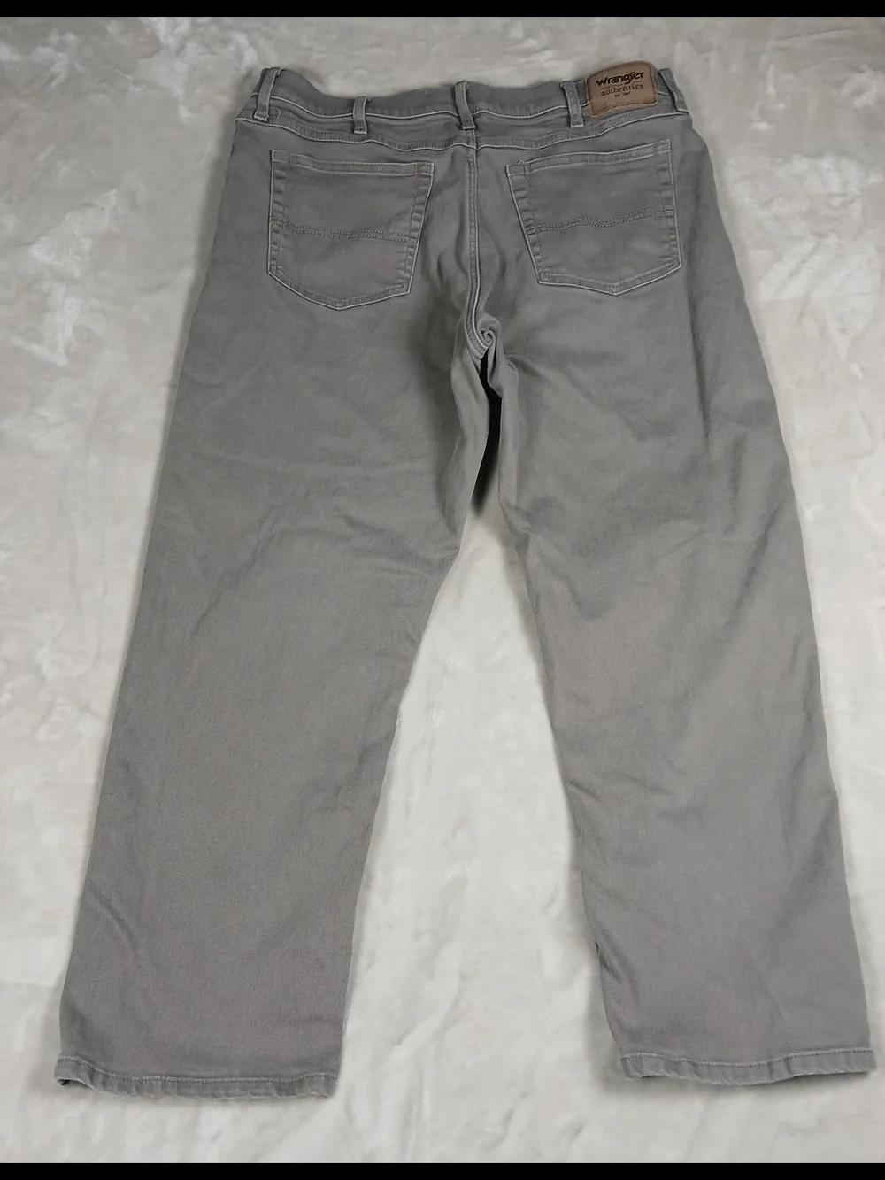 Wrangler Jeans 36x28 Men's Tagged 36x30 Relaxed Fit Gray Denim